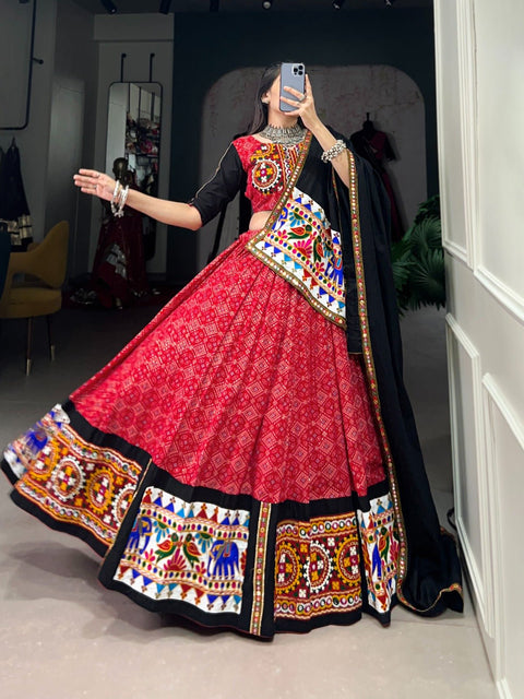 Red masterpiece of garba choli embellishes with gamthi work and mirror work for women - ReadyToWearshop